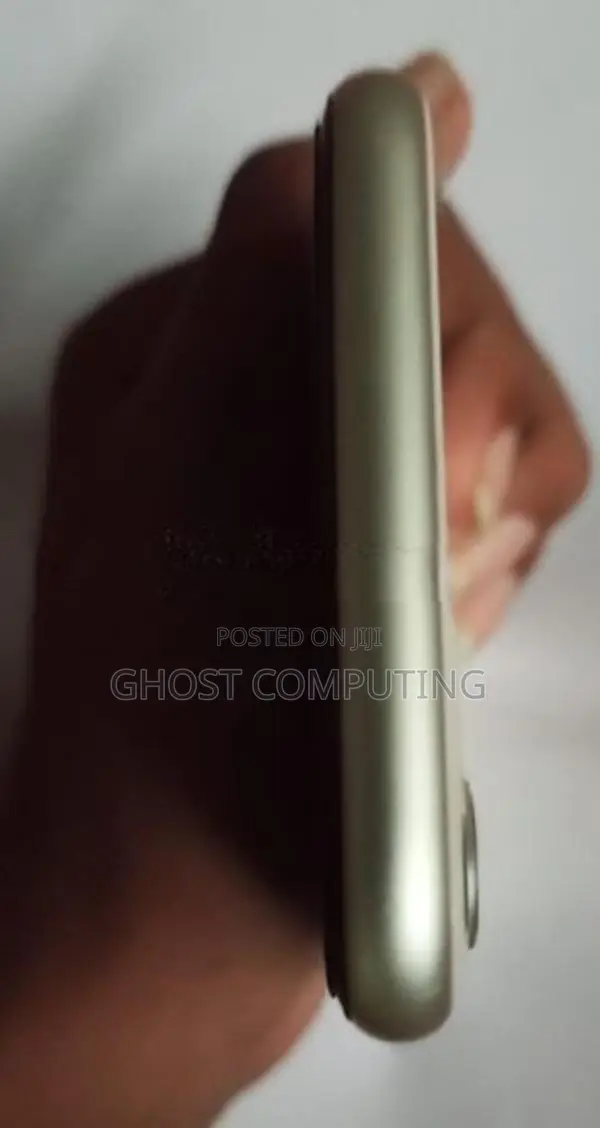 Apple iPhone 11 White Colour (Used)