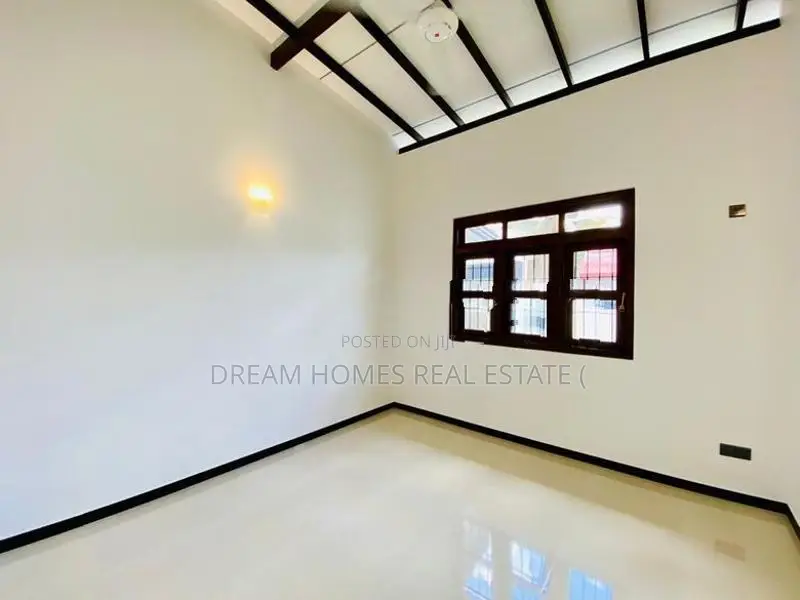 New House for Sale in Athurugiriya