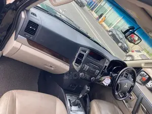 Mitsubishi Montero 2015