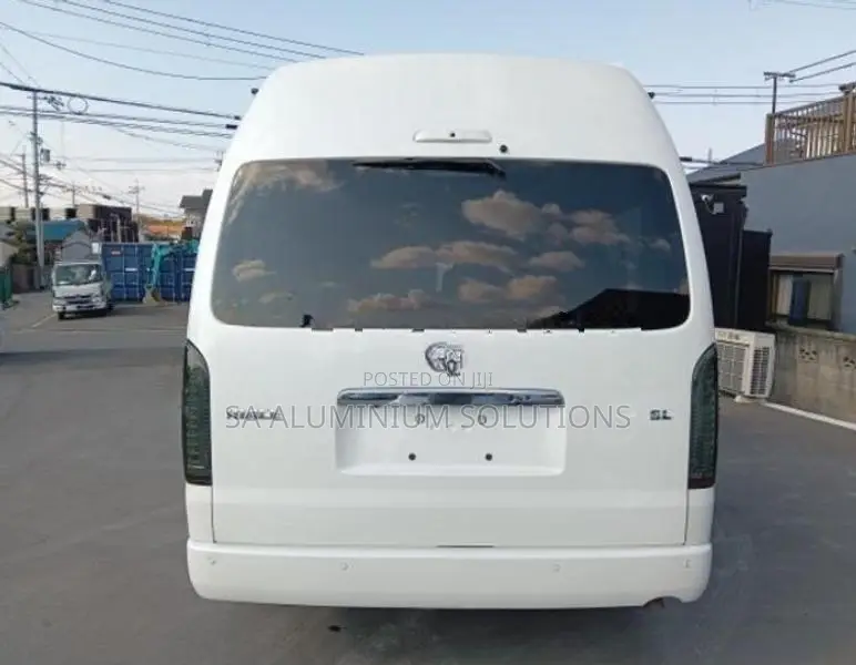 Toyota Commuter 2024