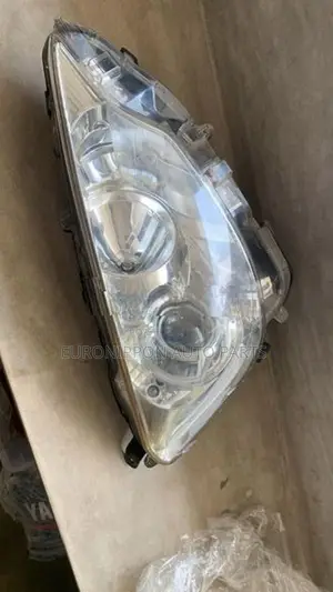 Toyota Aqua Head Light