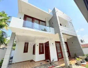 Luxury Living House in Athurugiriya