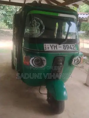 Bajaj RE 2011