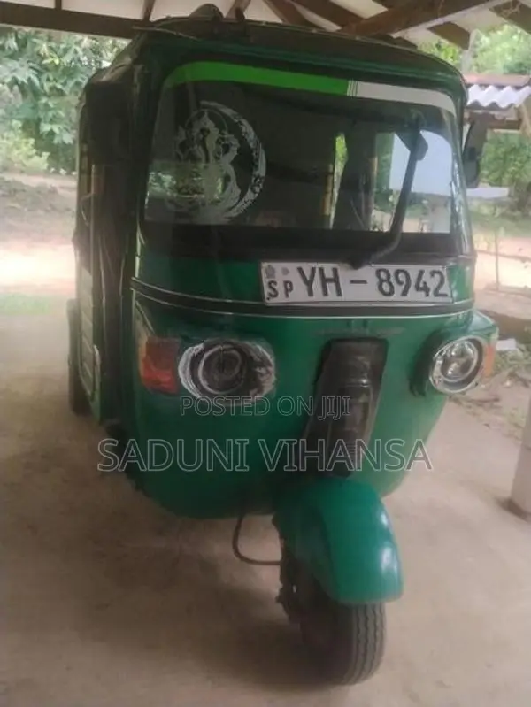 Bajaj RE 2011