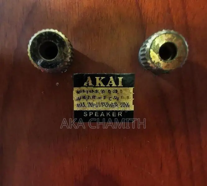 Akai QX-3700 Vintage Bookshelf Speakers Pair – 4 Ohm 20W Wooden Cabine