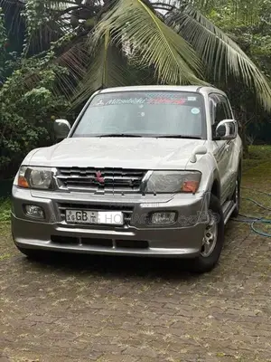Mitsubishi Montero 2001