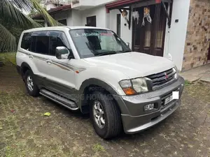 Mitsubishi Montero 2001