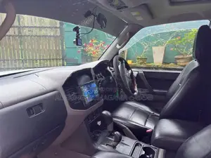 Mitsubishi Montero 2001