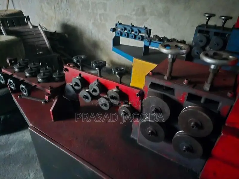 Strip bending machine