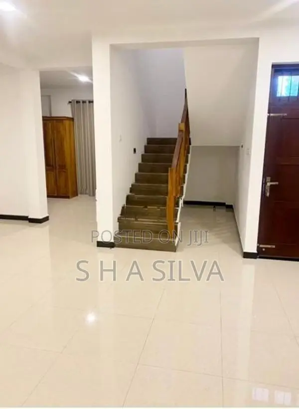 Two Storey House for Sale in Athurugiriya