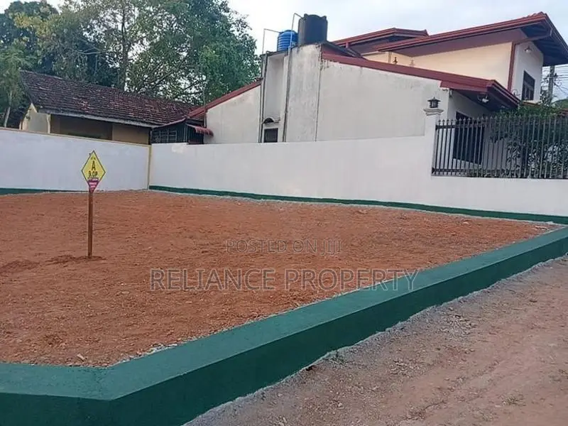 Land in Honnanthara