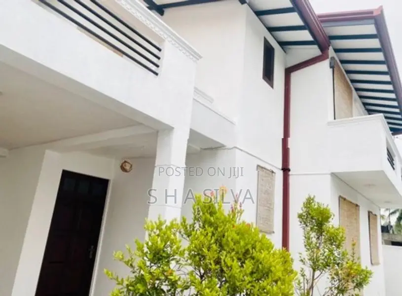 Two Storey House for Sale in Athurugiriya