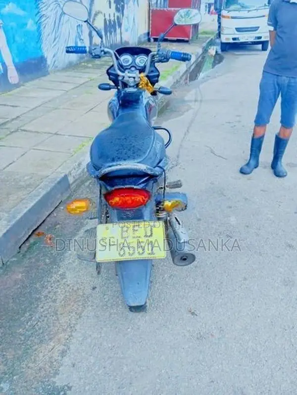 Bajaj Platina 100 2016