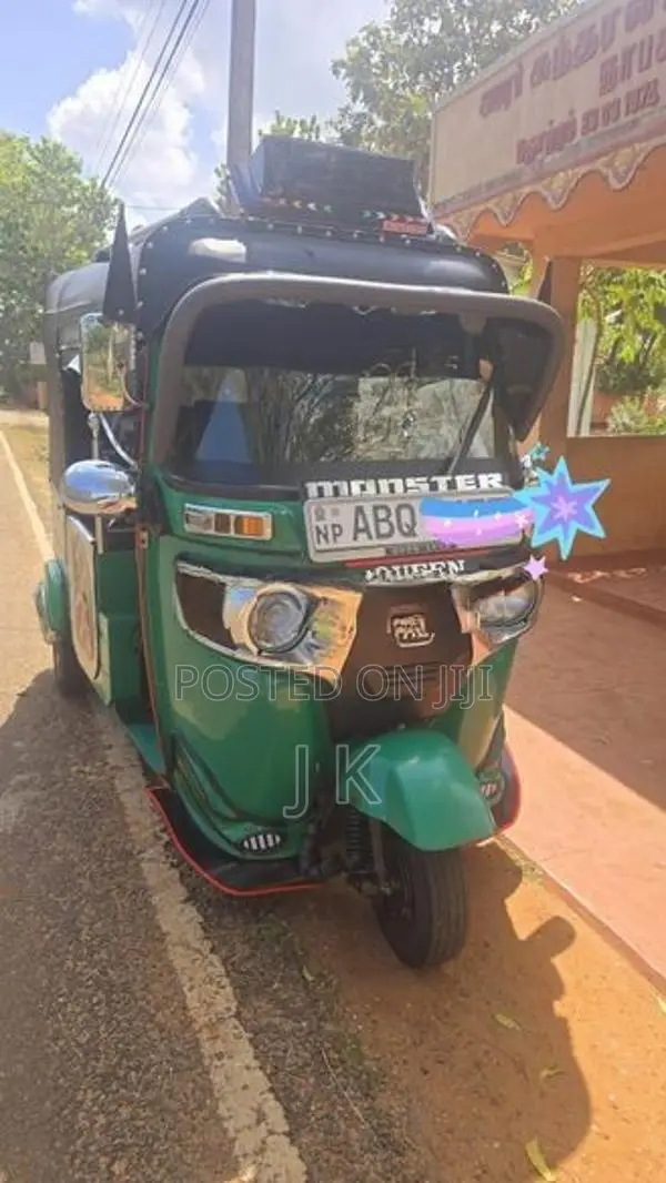 Bajaj RE 2018