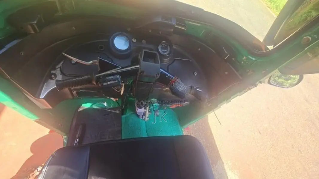 Bajaj RE 2018