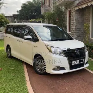 Toyota Esquire 2015