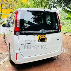 Toyota Esquire 2015