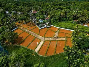 Uyanwaththa Lake Facing Best Waterfront Land Plots in Bandaragama