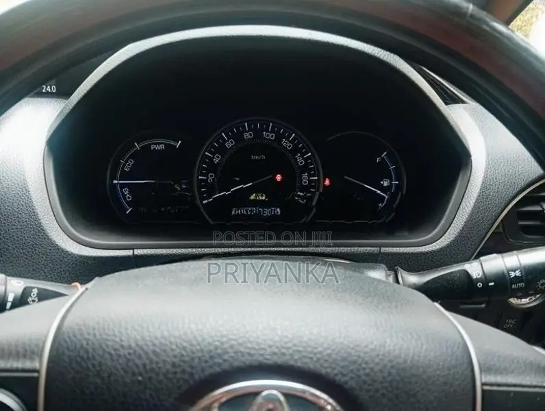 Toyota Esquire 2015