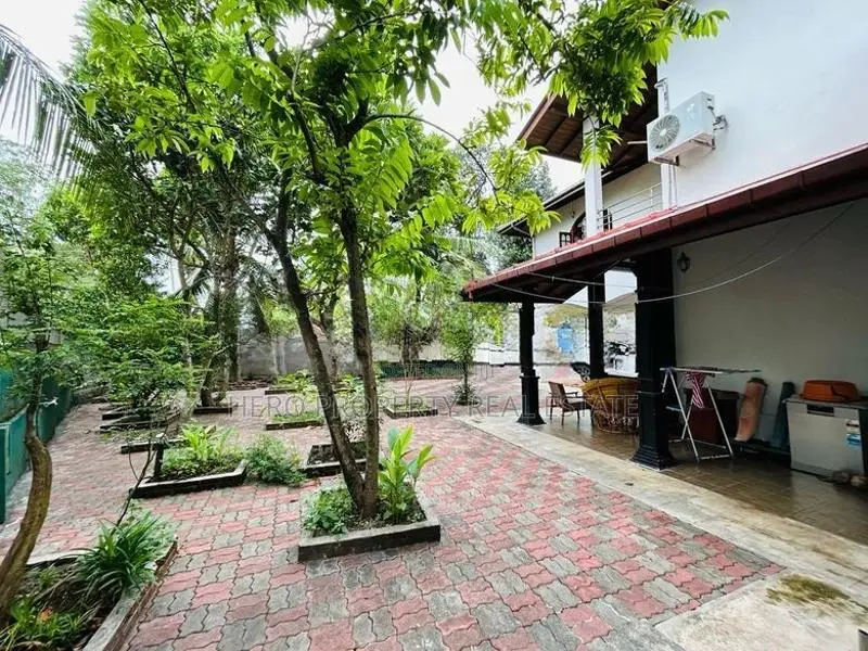 Modern House for Sale in Thalawathugoda