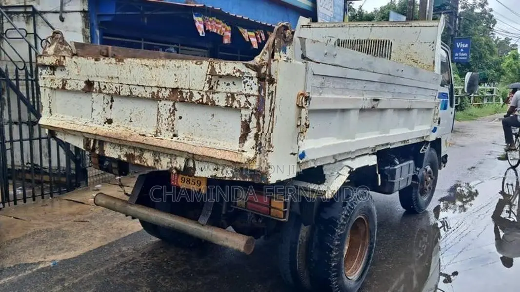 Mitsubishi tipper 1992