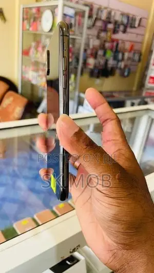 Apple iPhone XS (Used)