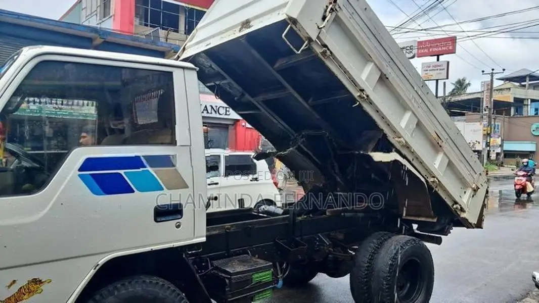 Mitsubishi tipper 1992