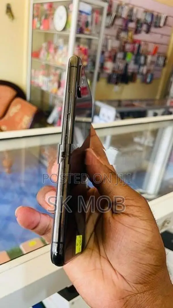 Apple iPhone XS (Used)
