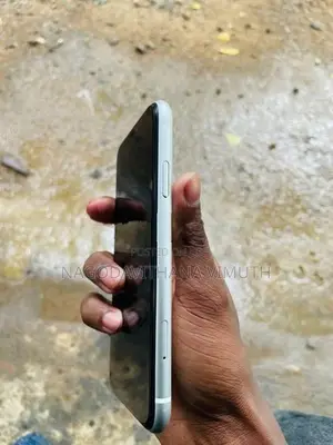 Apple iPhone XR (Used)