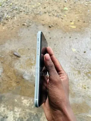 Apple iPhone XR (Used)