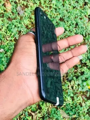 Apple iPhone SE 2 (Used)