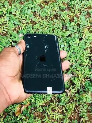 Apple iPhone SE 2 (Used)