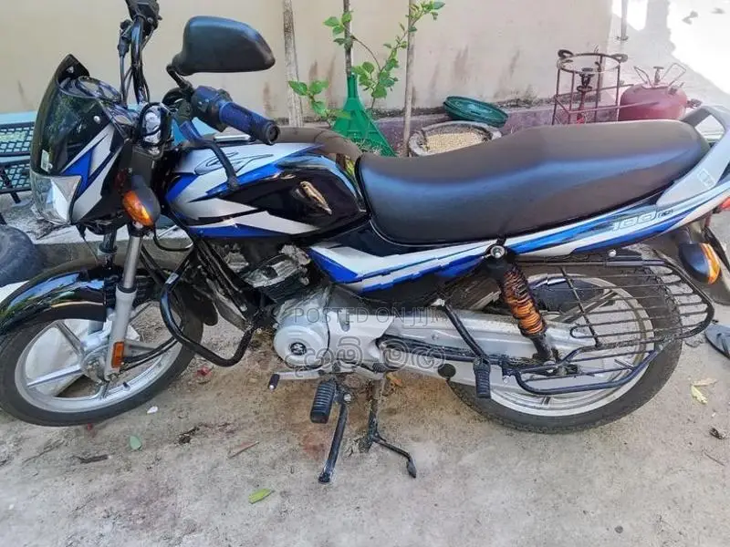 Bajaj CT100 Blue 2025