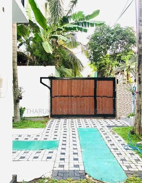 House For Sale in Halpita