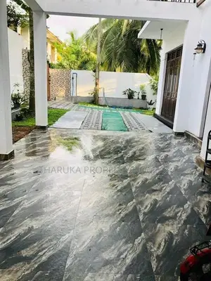 House For Sale in Halpita