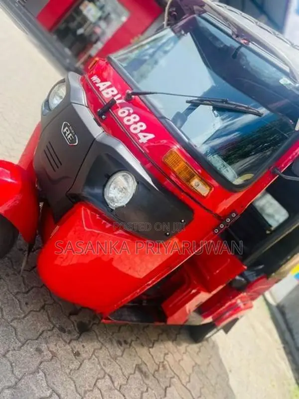 Bajaj RE 2025