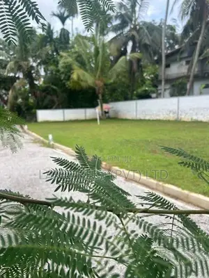 Malapalla ප්‍රධාන මාර්ගයට ලඟින් ඉඩම්