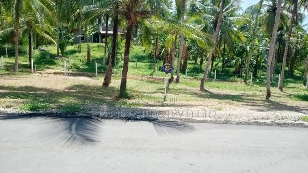 දෙල්ගොඩ නගරයට සමීපව නේවාසික බිම්කොටස්