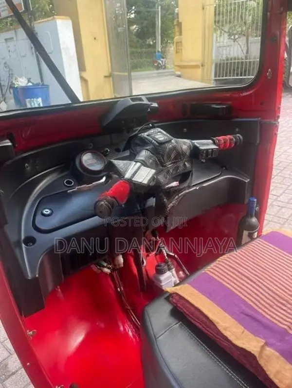 Bajaj RE 2015