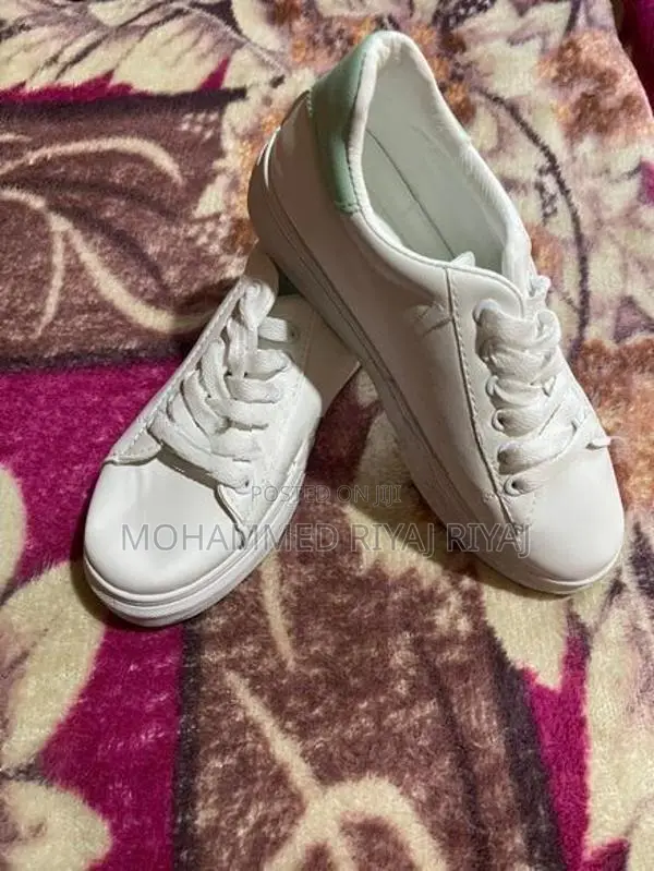 Ladies Shoe
