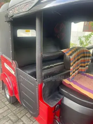 Bajaj RE 2015