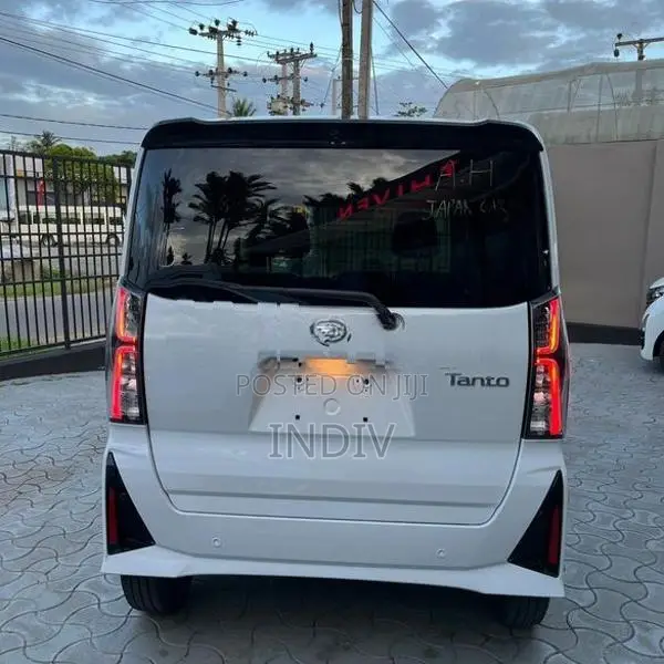 Daihatsu Tanto Custom RS 2025