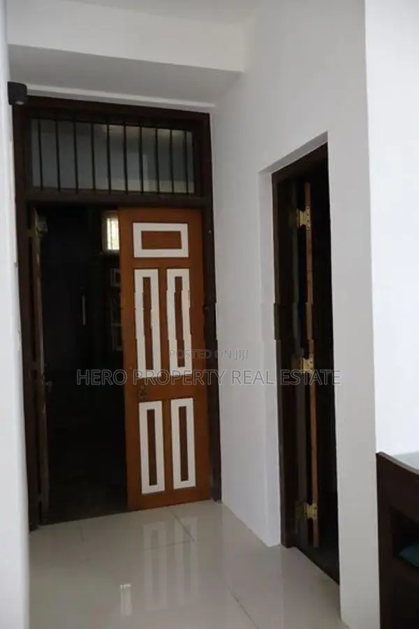 Three Storey Building for Rent in Boralesgamuwa