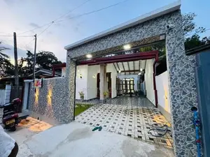 ගෘහ නිර්මාණ ශිල්පය අනුව තැනූ සුඛෝපභෝගී නිවසක් විකිණීමට - Piliyandala