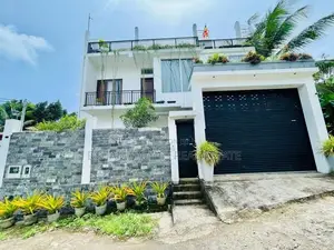 Luxurious 5BR House with Rooftop Pool And Pub |Kottawa, Mattegoda