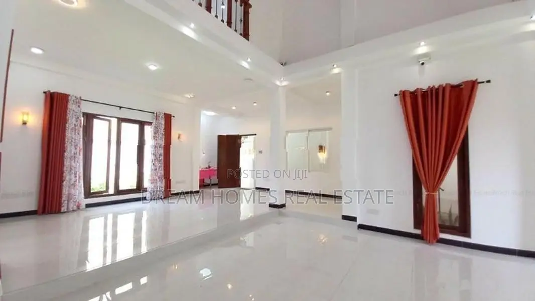 Luxurious 5BR House with Rooftop Pool And Pub |Kottawa, Mattegoda
