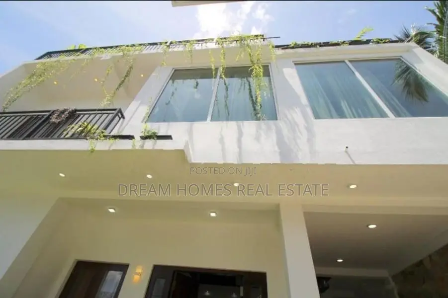 Luxurious 5BR House with Rooftop Pool And Pub |Kottawa, Mattegoda