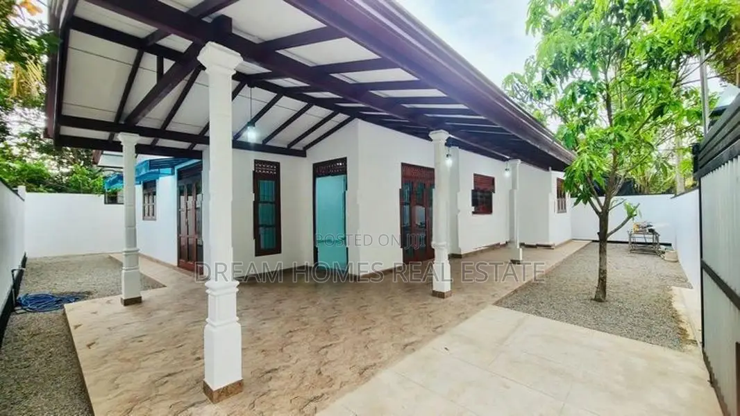 Modern 3 Bedroom House for Sale Near Kesbewa–Bandaragama Road