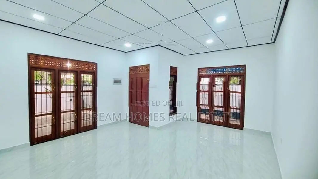 Modern 3 Bedroom House for Sale Near Kesbewa–Bandaragama Road