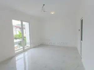 Super Luxury House with Rooftop and Pool – Piliyandala